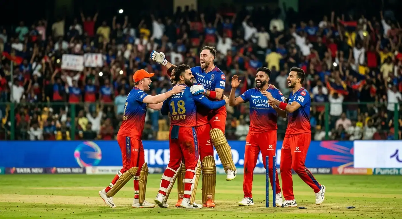 Giocatori di cricket che esultano dopo una giocata decisiva in una partita T20